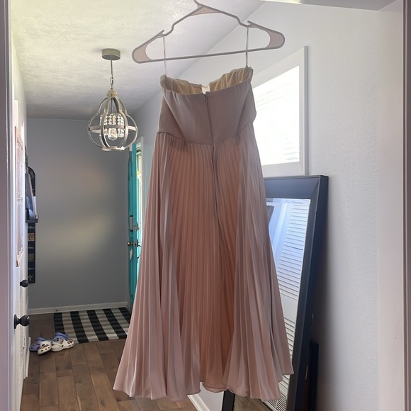 Women’s Dress - Picture 3 of 3